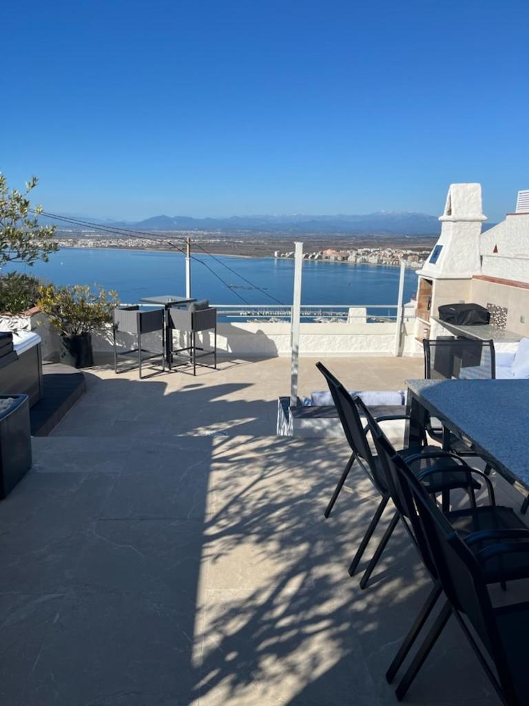 Appartement Duplex Rosas Avec Terrasse Magnifique Jacuzzi Vue Mer Roses Exterior foto