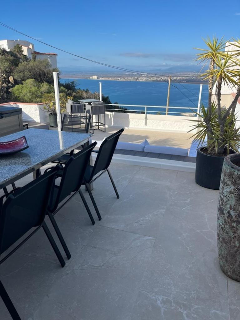 Appartement Duplex Rosas Avec Terrasse Magnifique Jacuzzi Vue Mer Roses Exterior foto