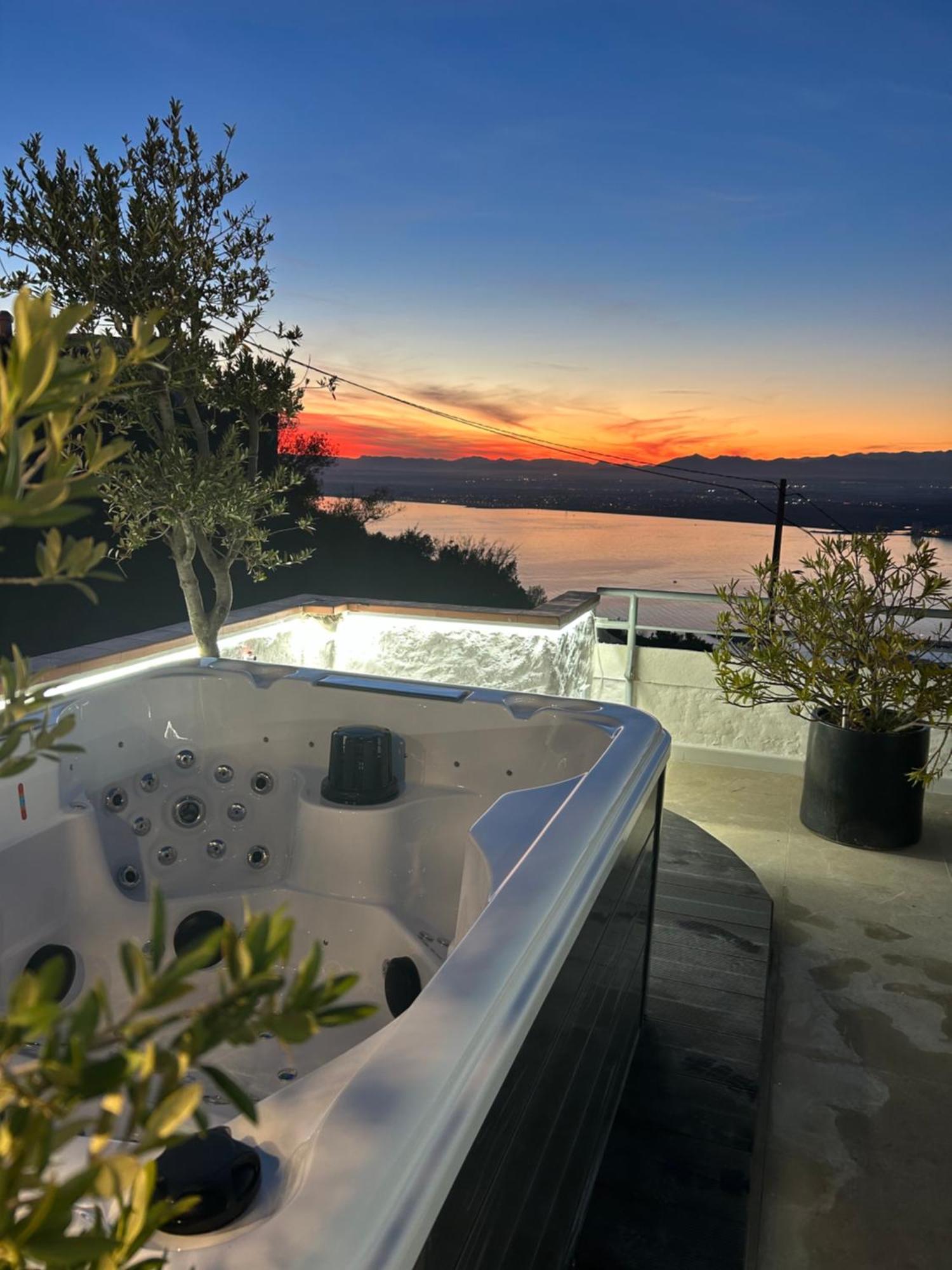 Appartement Duplex Rosas Avec Terrasse Magnifique Jacuzzi Vue Mer Roses Exterior foto