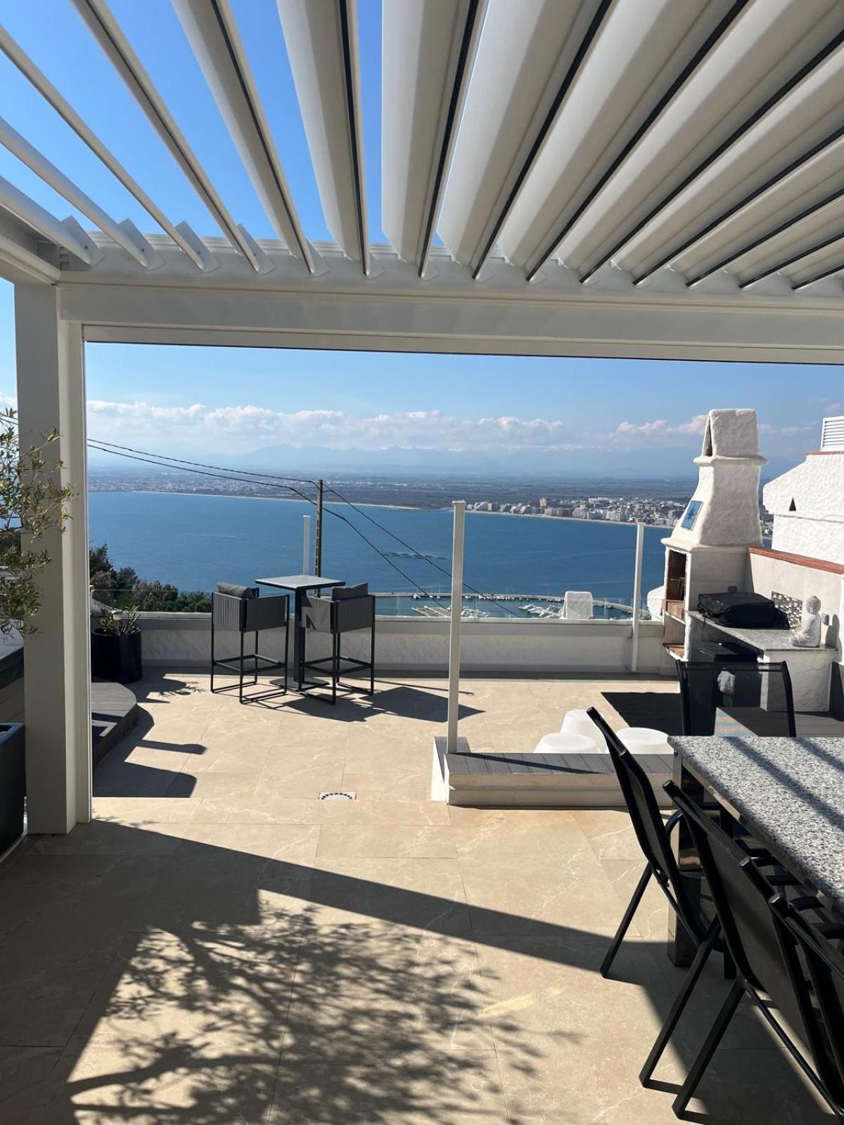 Appartement Duplex Rosas Avec Terrasse Magnifique Jacuzzi Vue Mer Roses Exterior foto