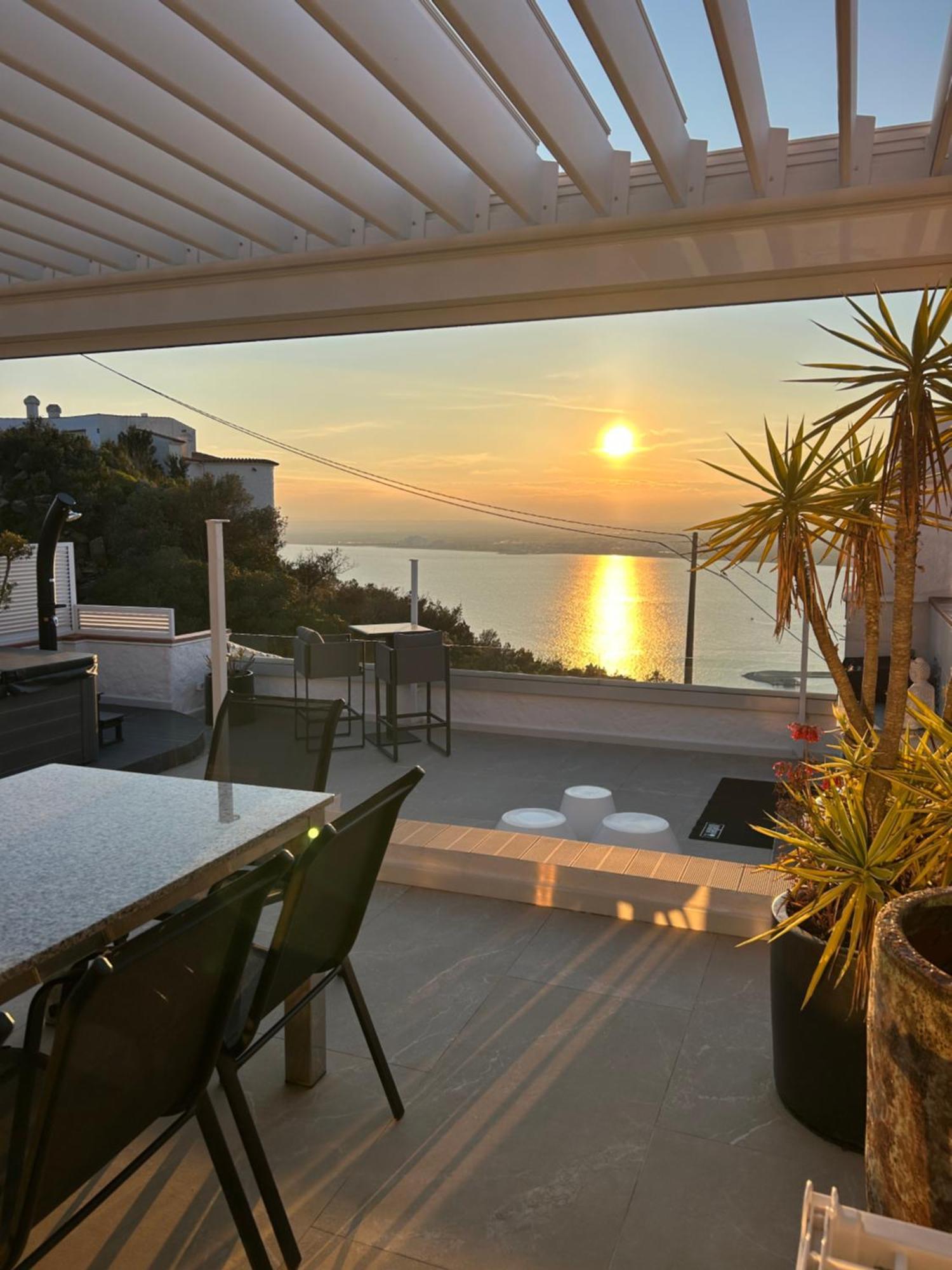 Appartement Duplex Rosas Avec Terrasse Magnifique Jacuzzi Vue Mer Roses Exterior foto