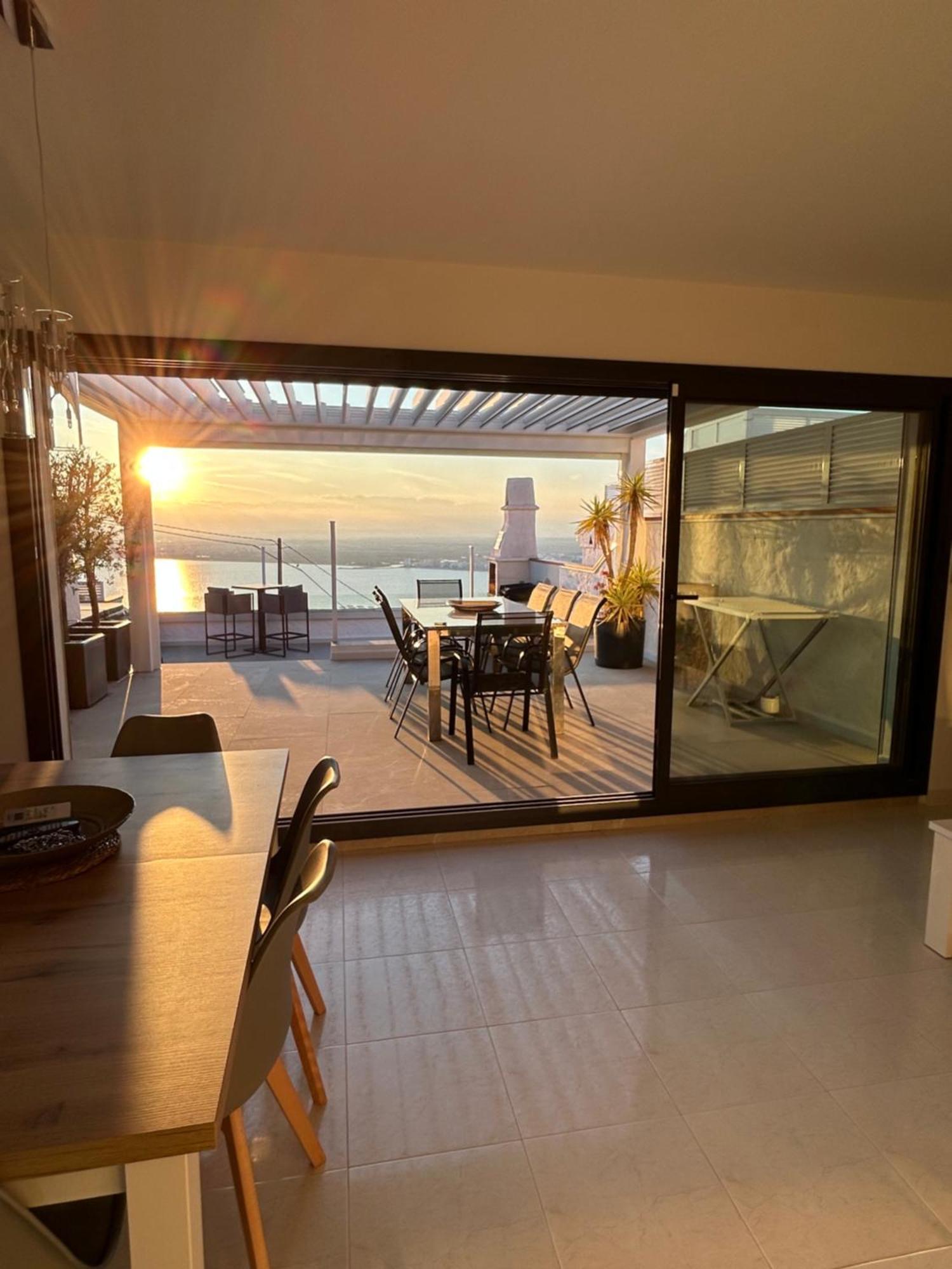 Appartement Duplex Rosas Avec Terrasse Magnifique Jacuzzi Vue Mer Roses Exterior foto